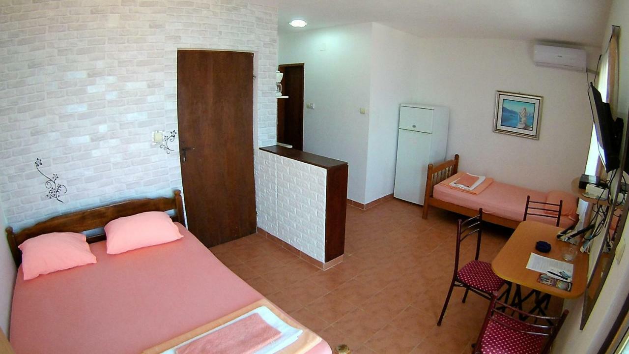 Apartments Ceca Tivat Exterior photo